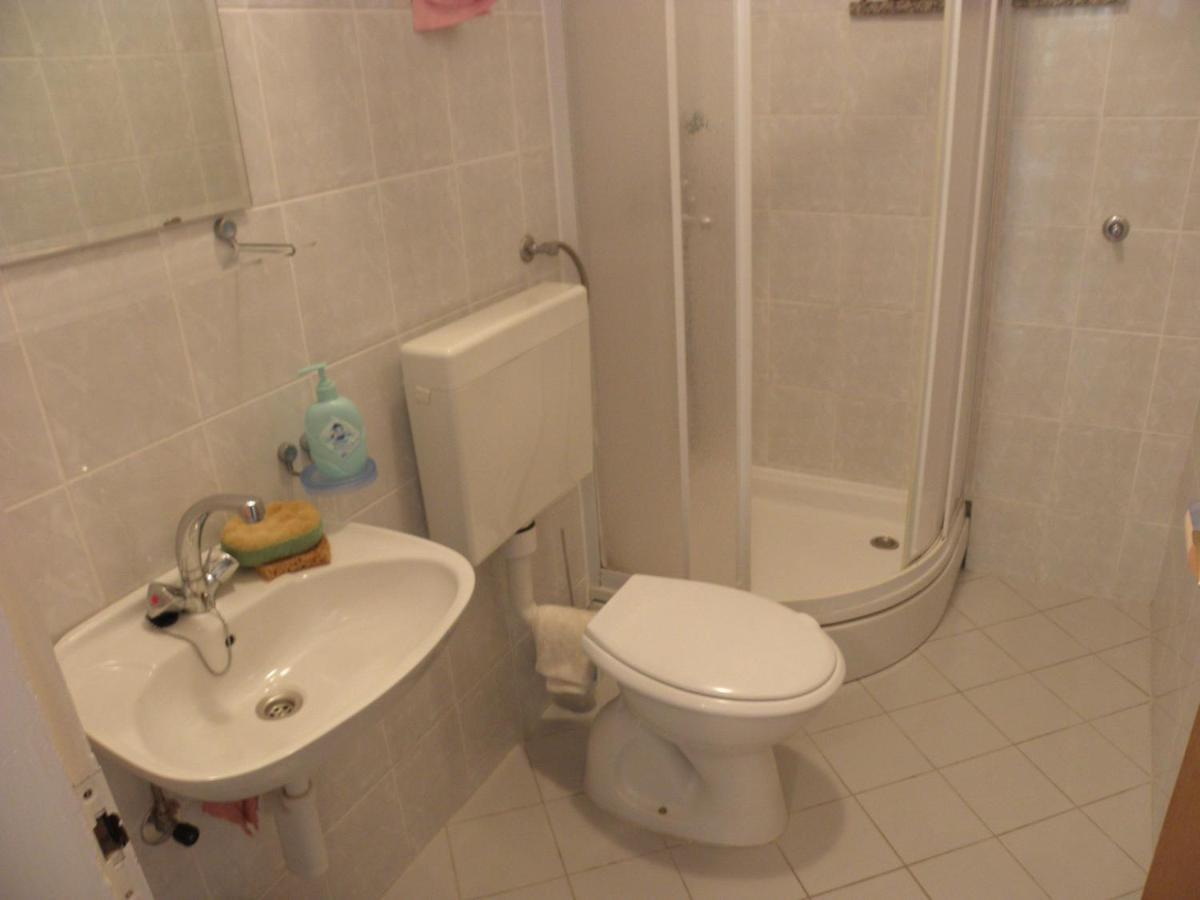 Apartments Neda - 5 M From Sea Lukovo Sugarje Bagian luar foto